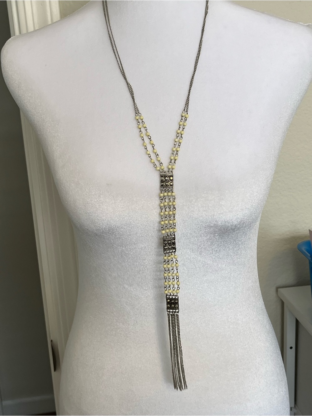 New York & Co Silver And White Acrylic Bead Statement Y Drop Necklace 42”